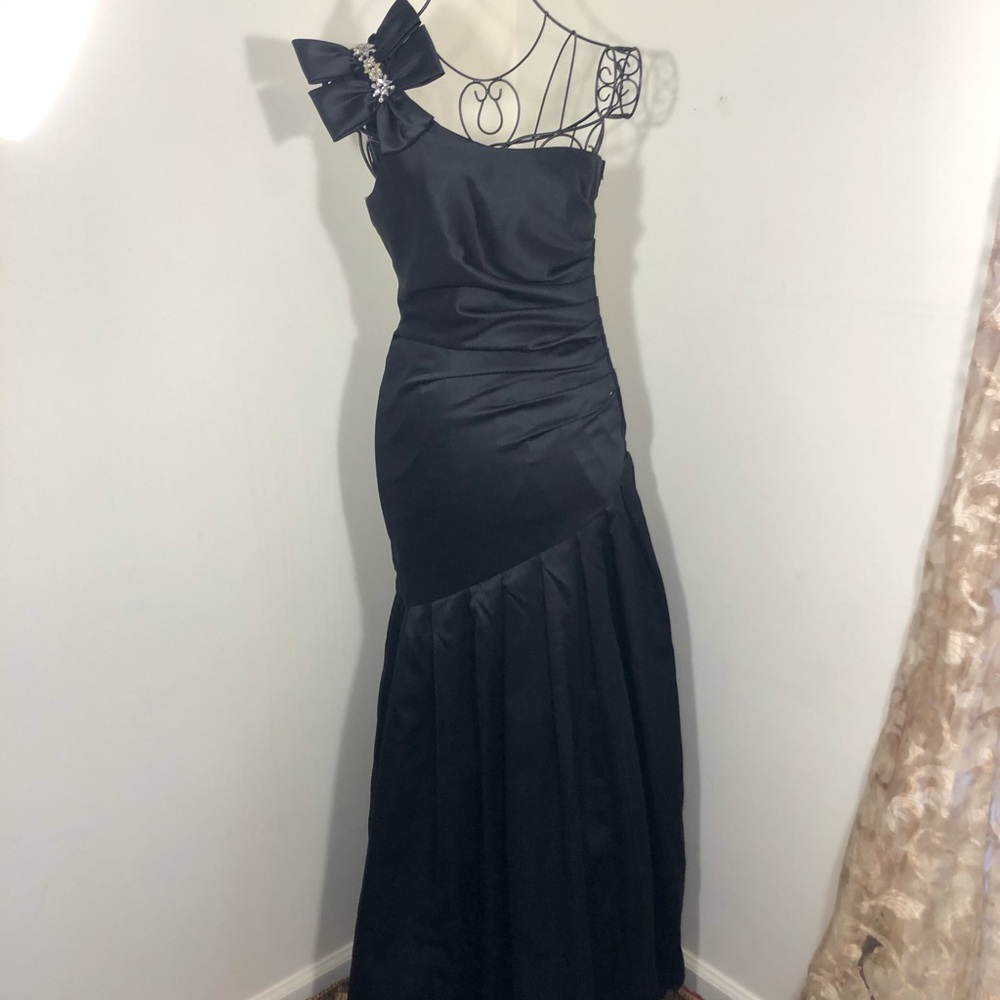 ✅ MASQUERADE dress. Size5/6